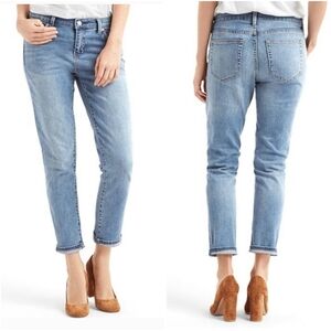 GAP Best Girlfriend Jeans Size 33 Light Wash Distressed Relaxed Fit Denim